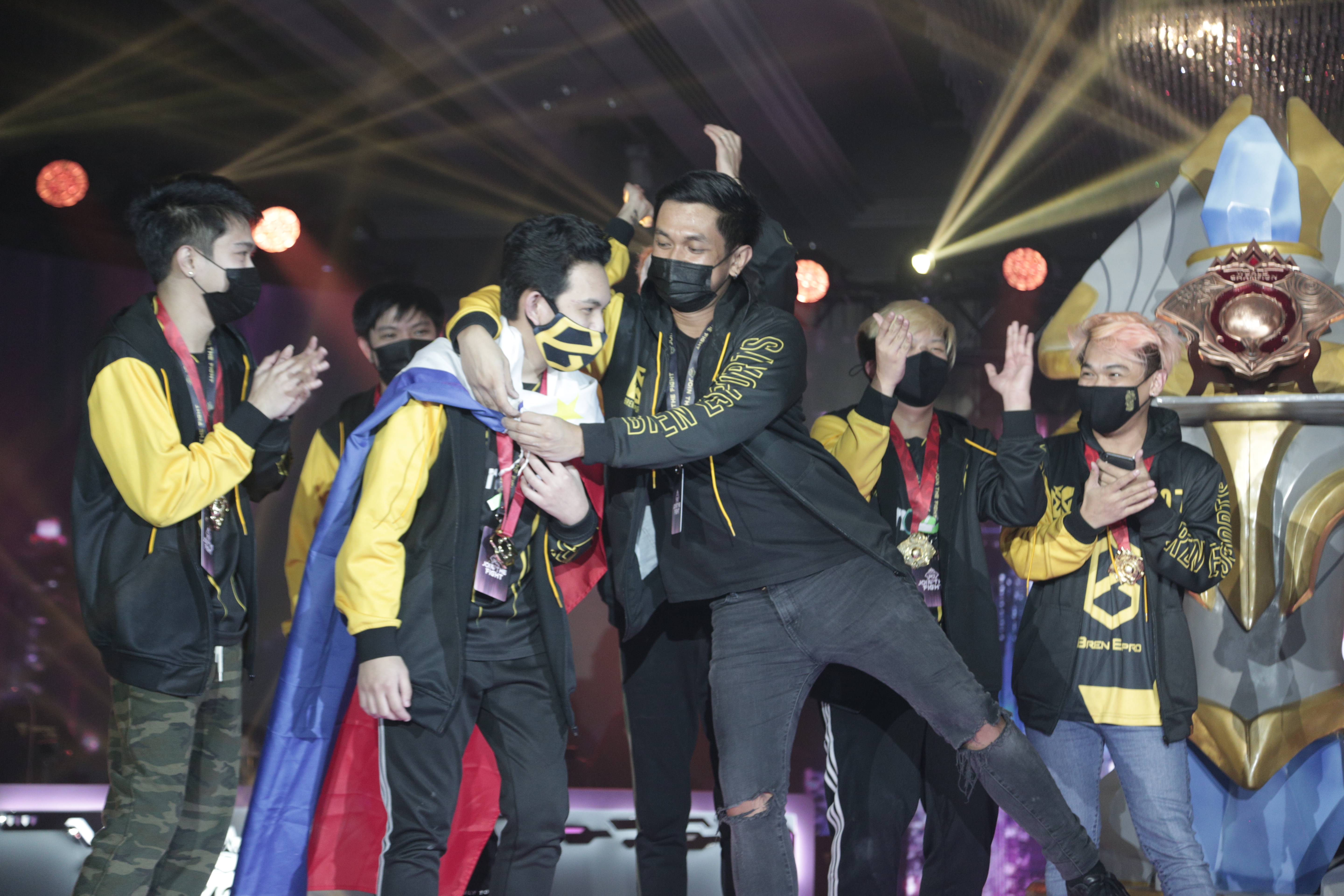 紧张激烈的对决，球队们为荣誉拼尽全力